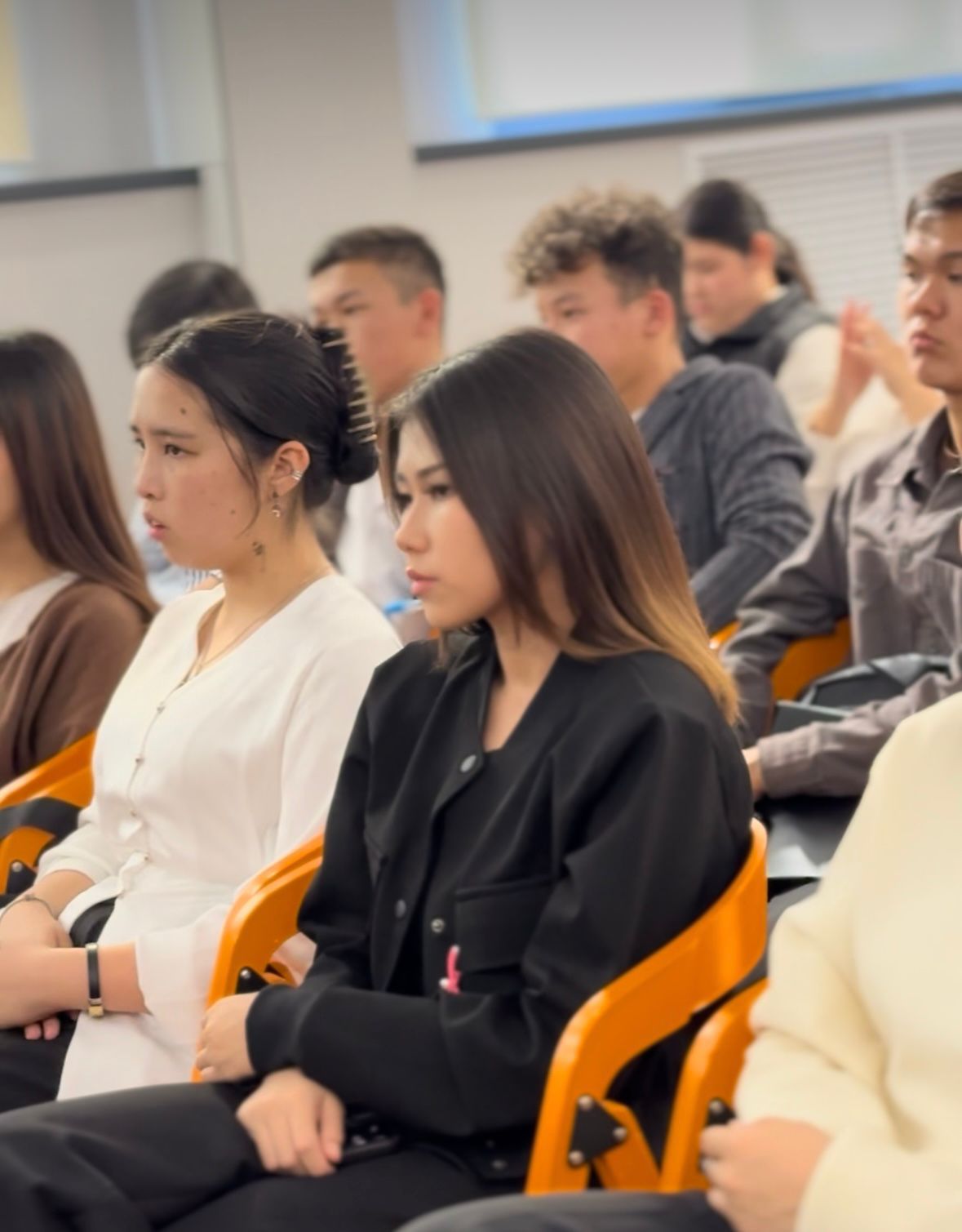 Жасанды интеллект...