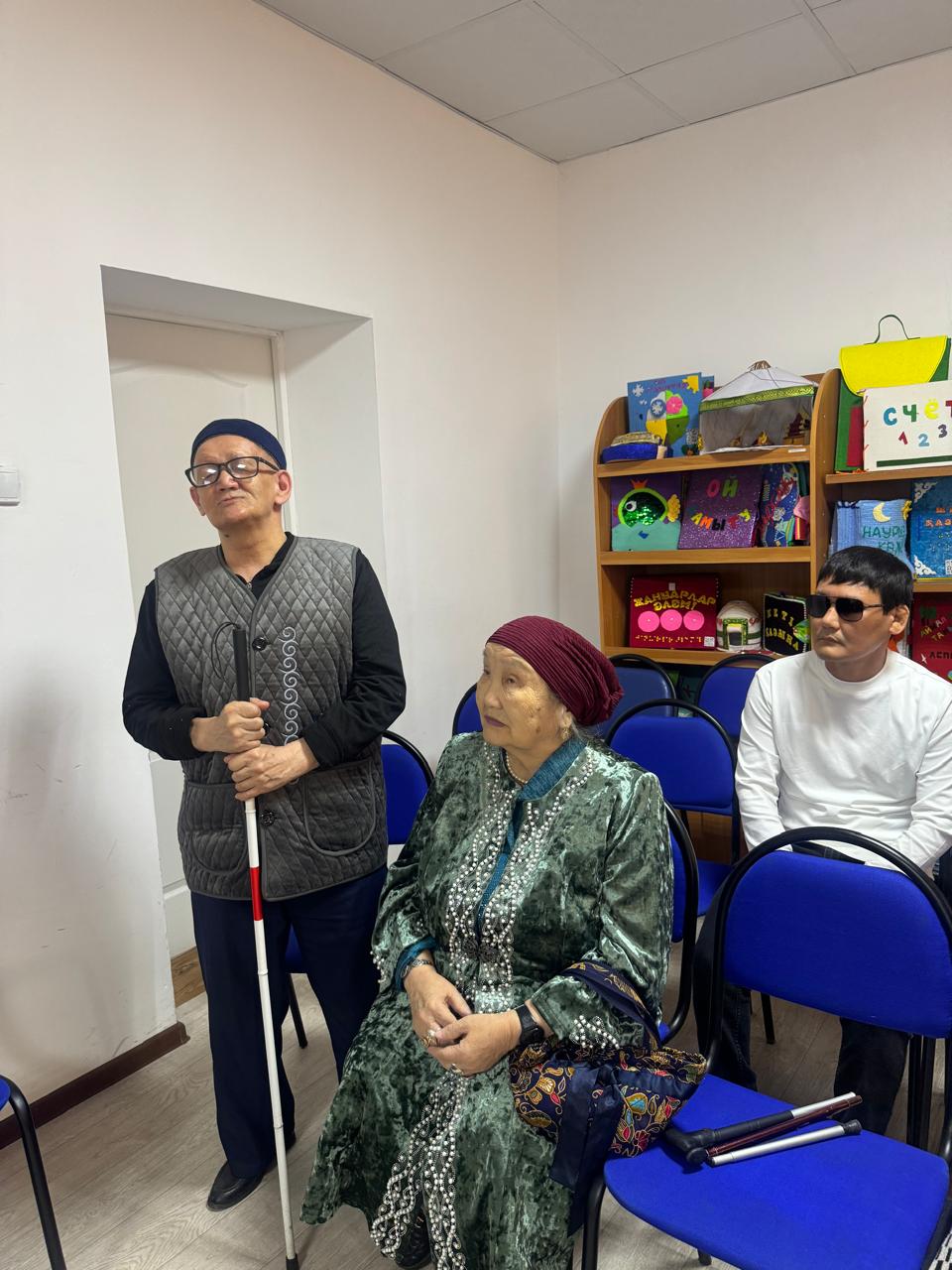 Ескі әндер әуені...